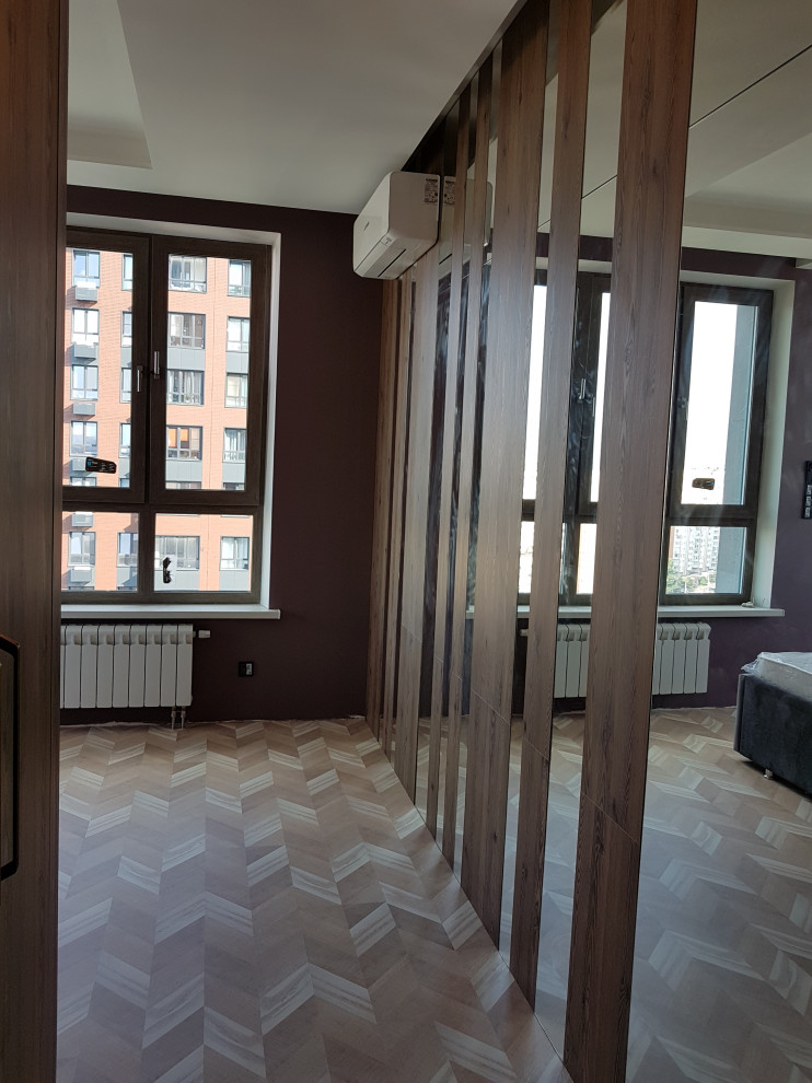 Декоративные стеновые панели из ЛДСП с зеркальными вставками.