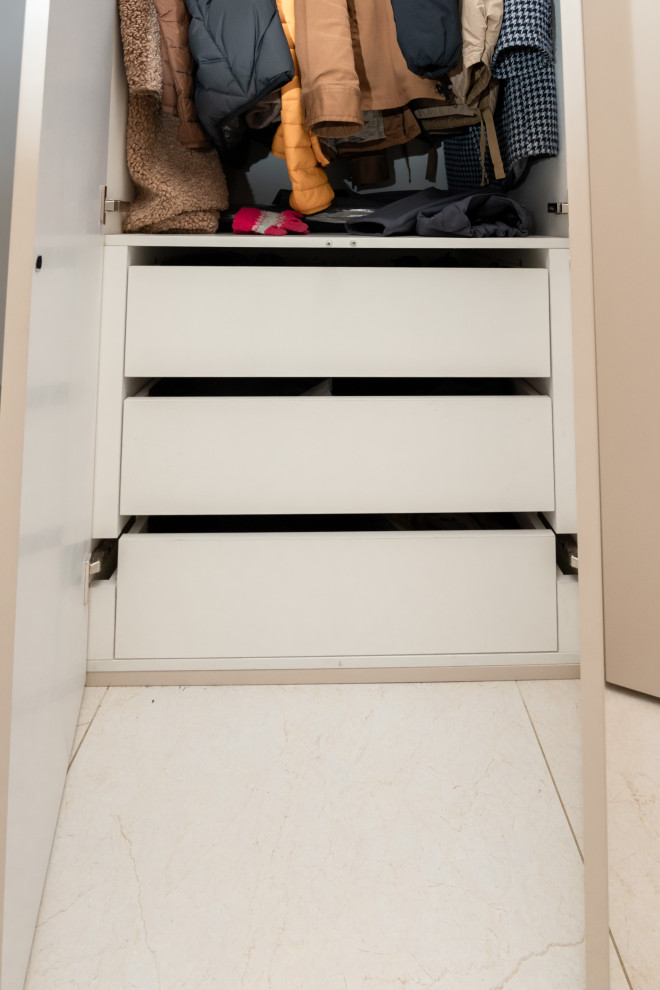 Минималистичные шкафы в прихожую