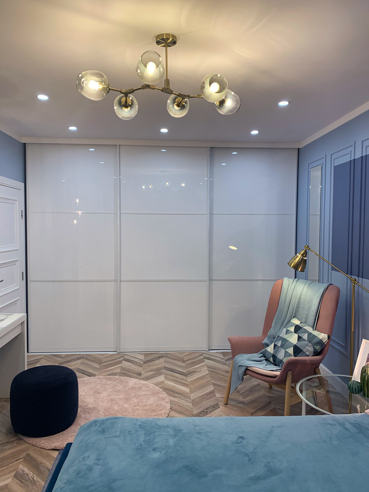 Нежная спальня для молодой пары