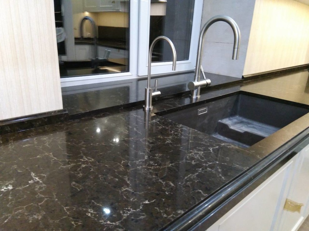 Столешница из кварцевого камня