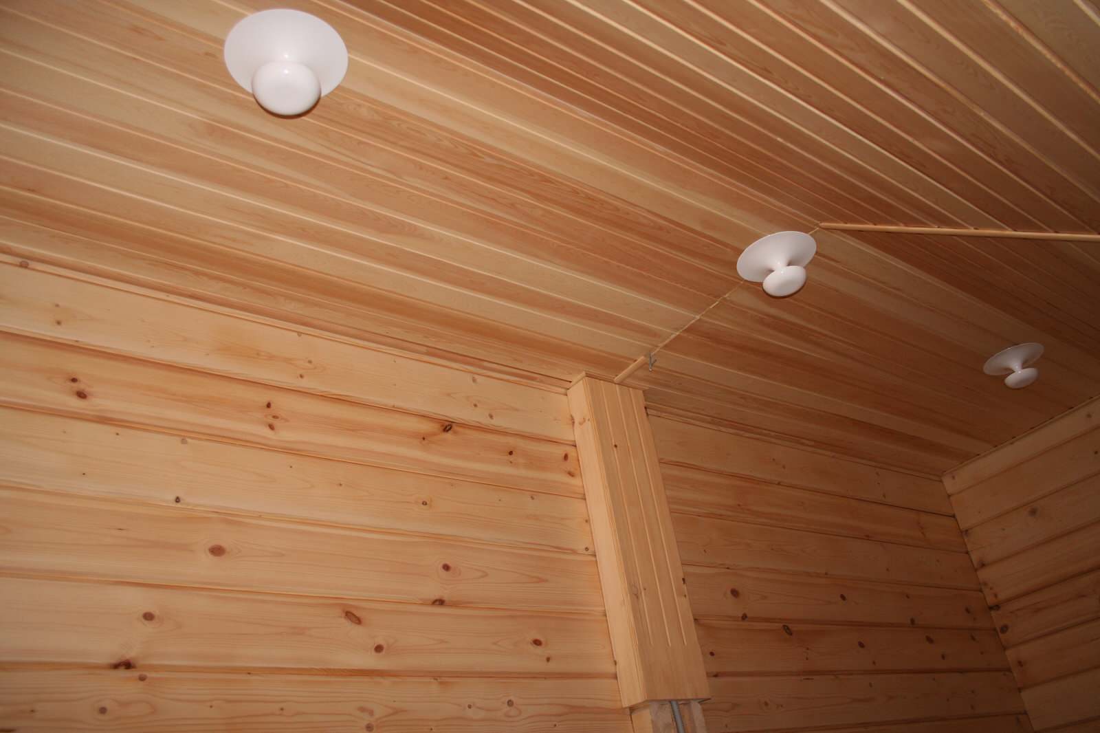 Свет в деревянном доме