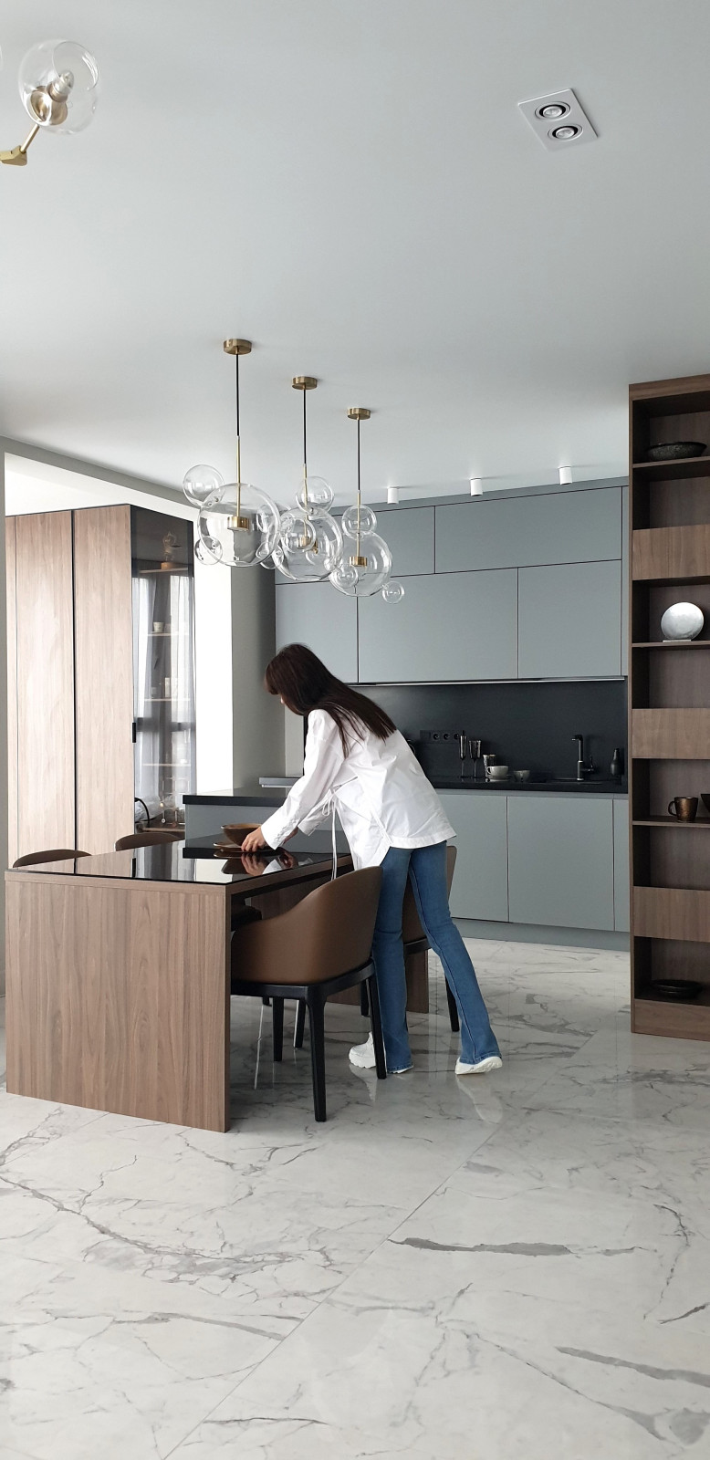 Continuation.Автор проекта в интерьере.