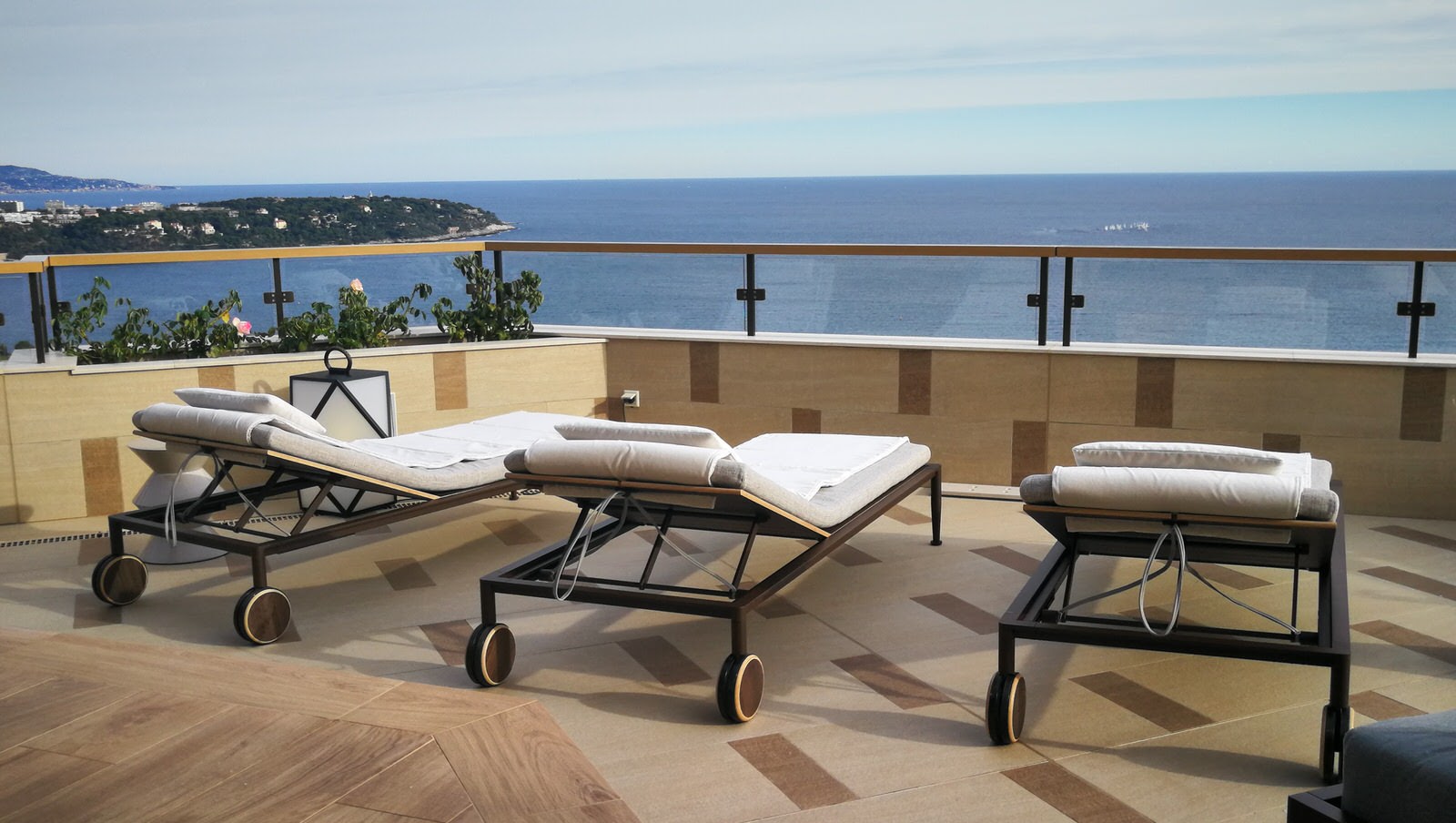 Квартира с террасой у моря