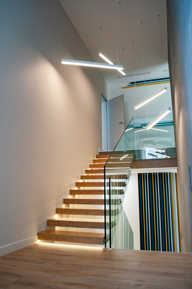 Лестница консольная с подсветкой