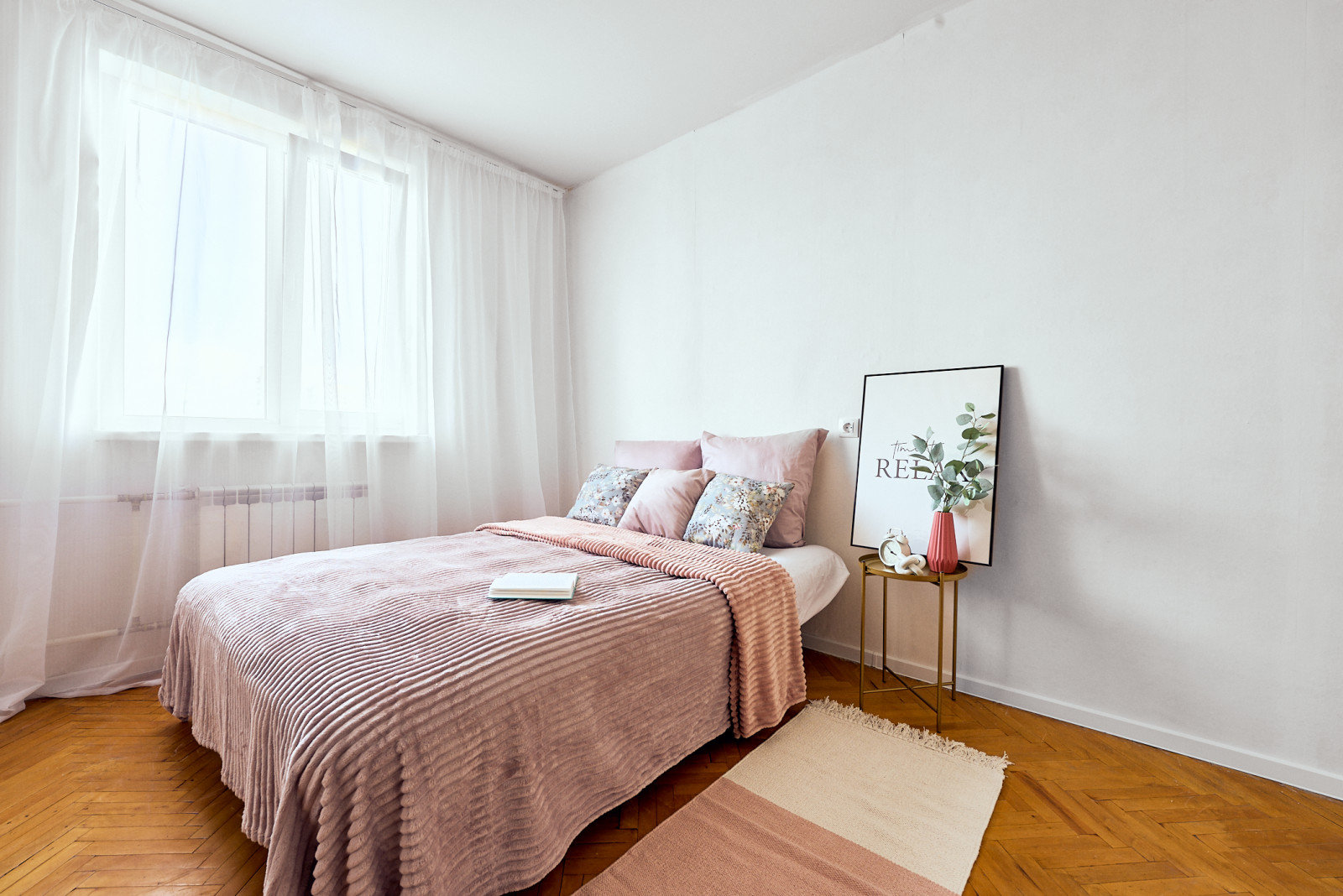 Обложка проекта: Хоумстэйджинг 2х комнатной квартиры в панельном доме на Десантников