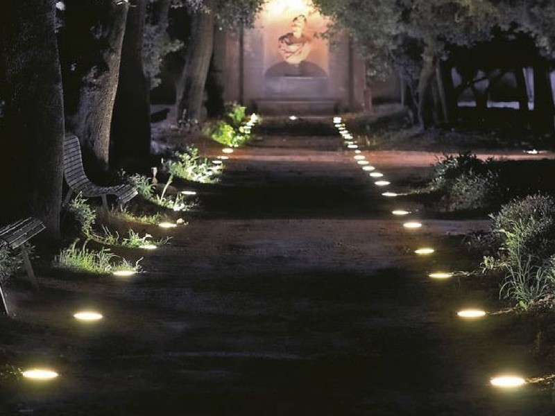 Декоративное ландшафтное освещение