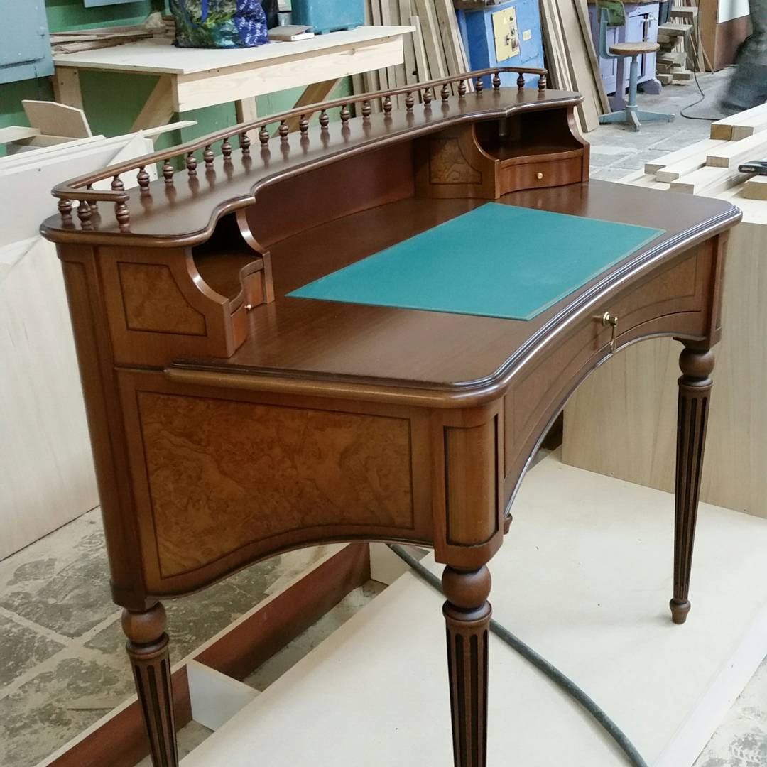 Обложка проекта: Стол письменный малый(дамский)