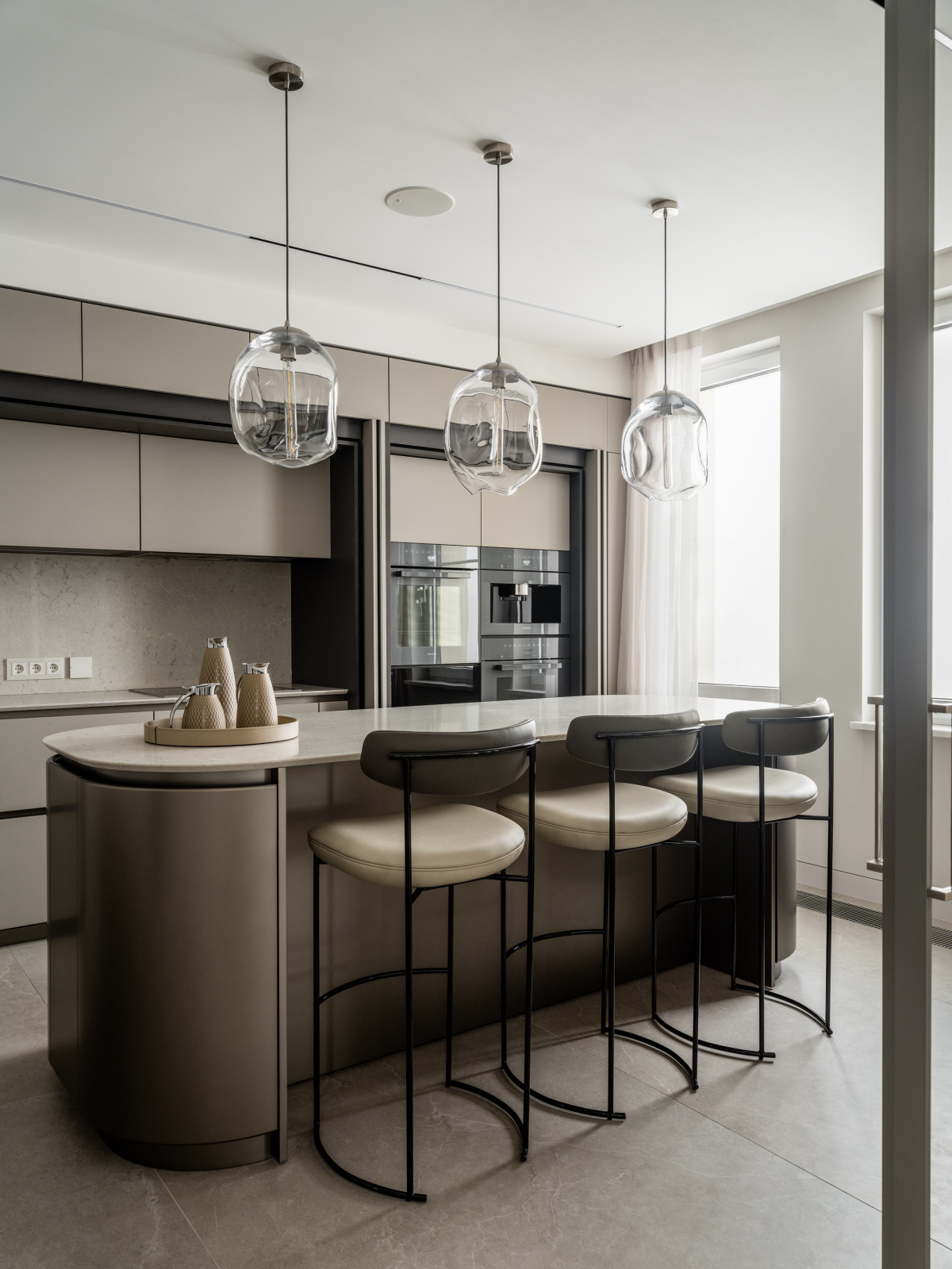 Семейная квартира в акварельных оттенках света и тени