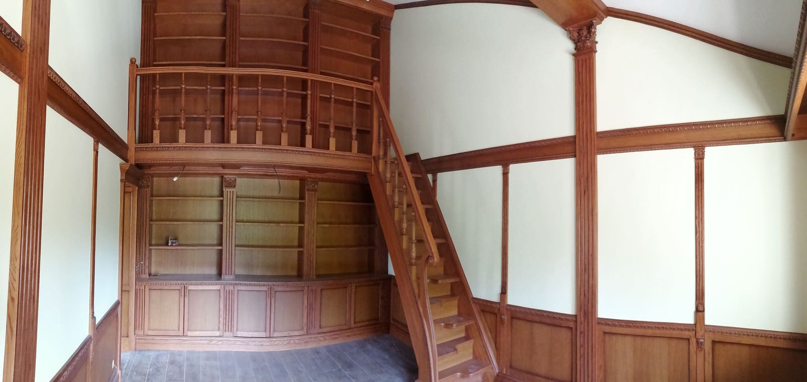 Кабинет с балконом