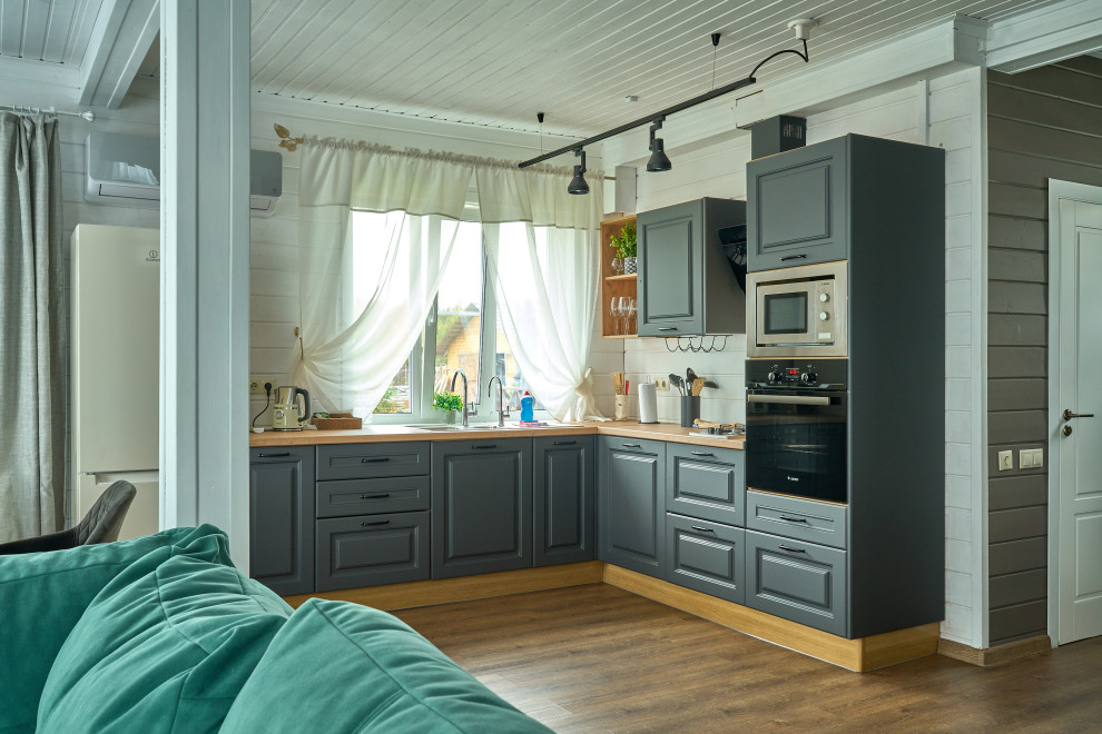 База отдыха на берегу озера. Ялкала.