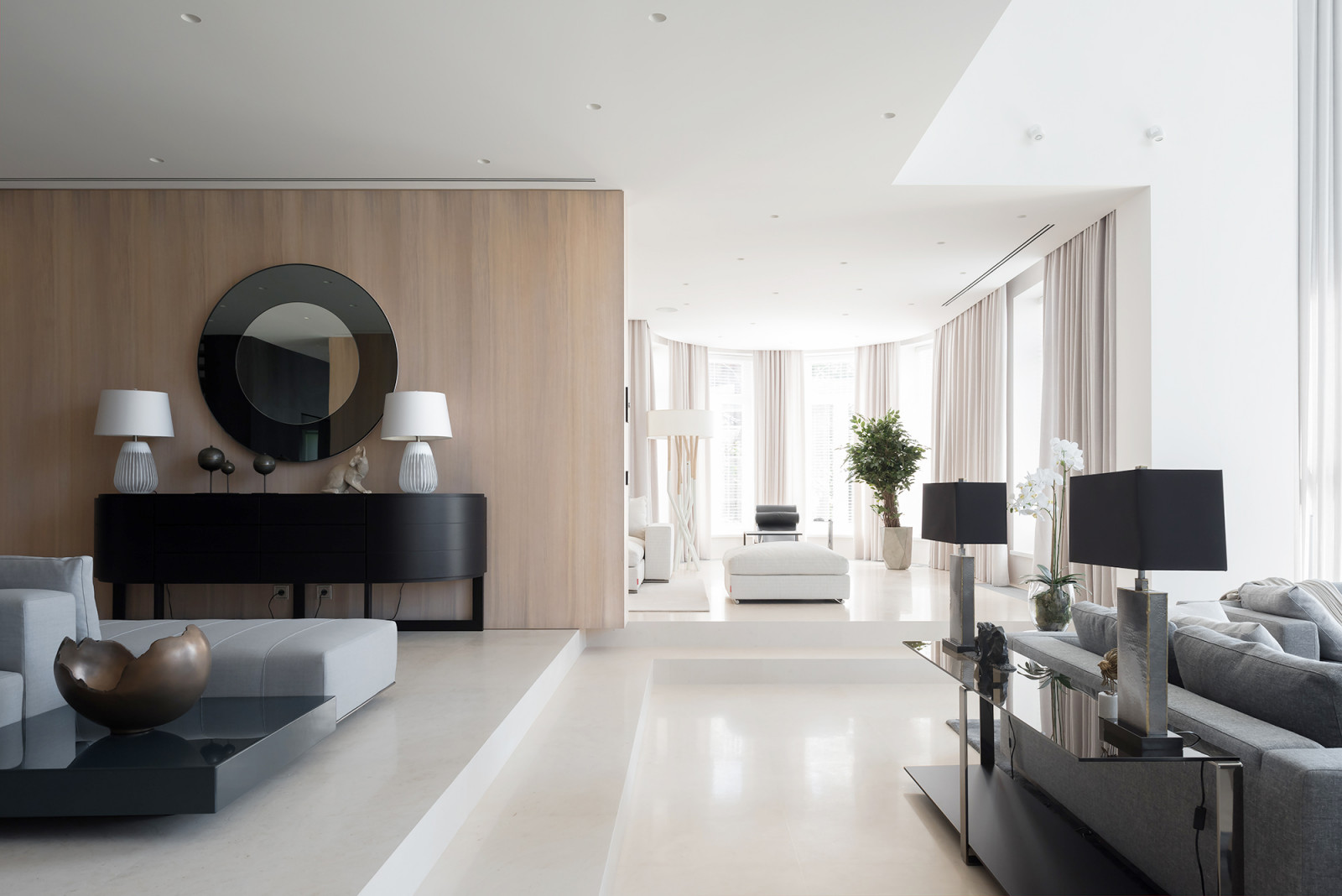 Интерьеры загородного дома в поселке Монтевиль