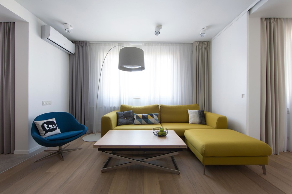 Houzz тур: Подиум в спальне, куб в гостиной