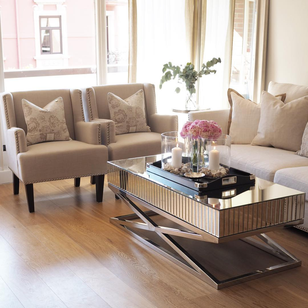 Обложка проекта: гостиная в бежевом цвете