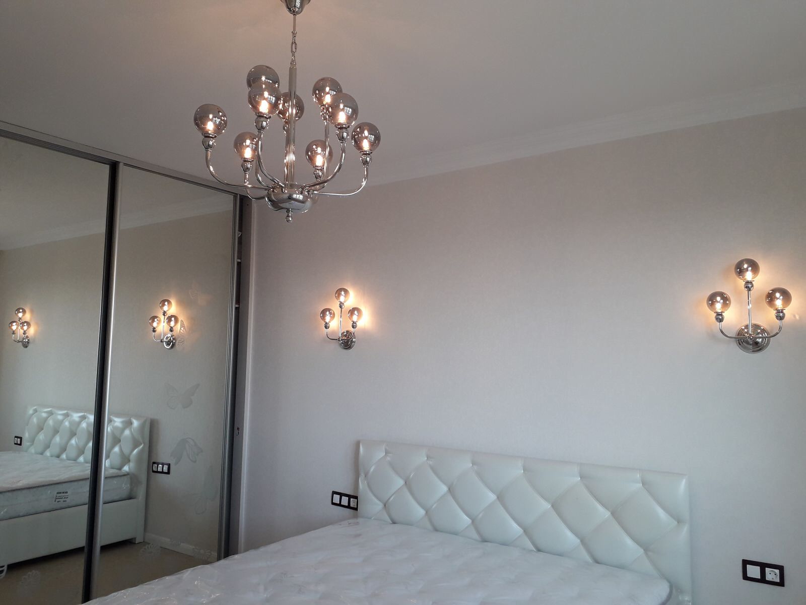 Квартира в стиле современной классики в фиолетовых тонах