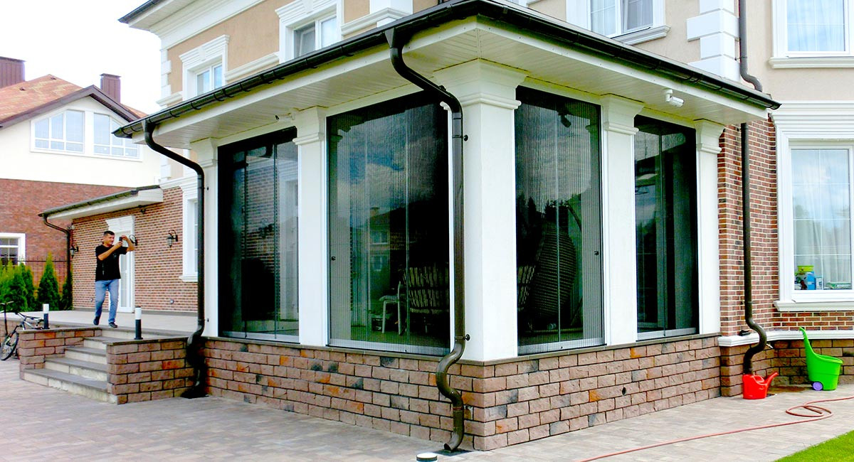 Обложка проекта: Раздвижное остекление с москитной сеткой