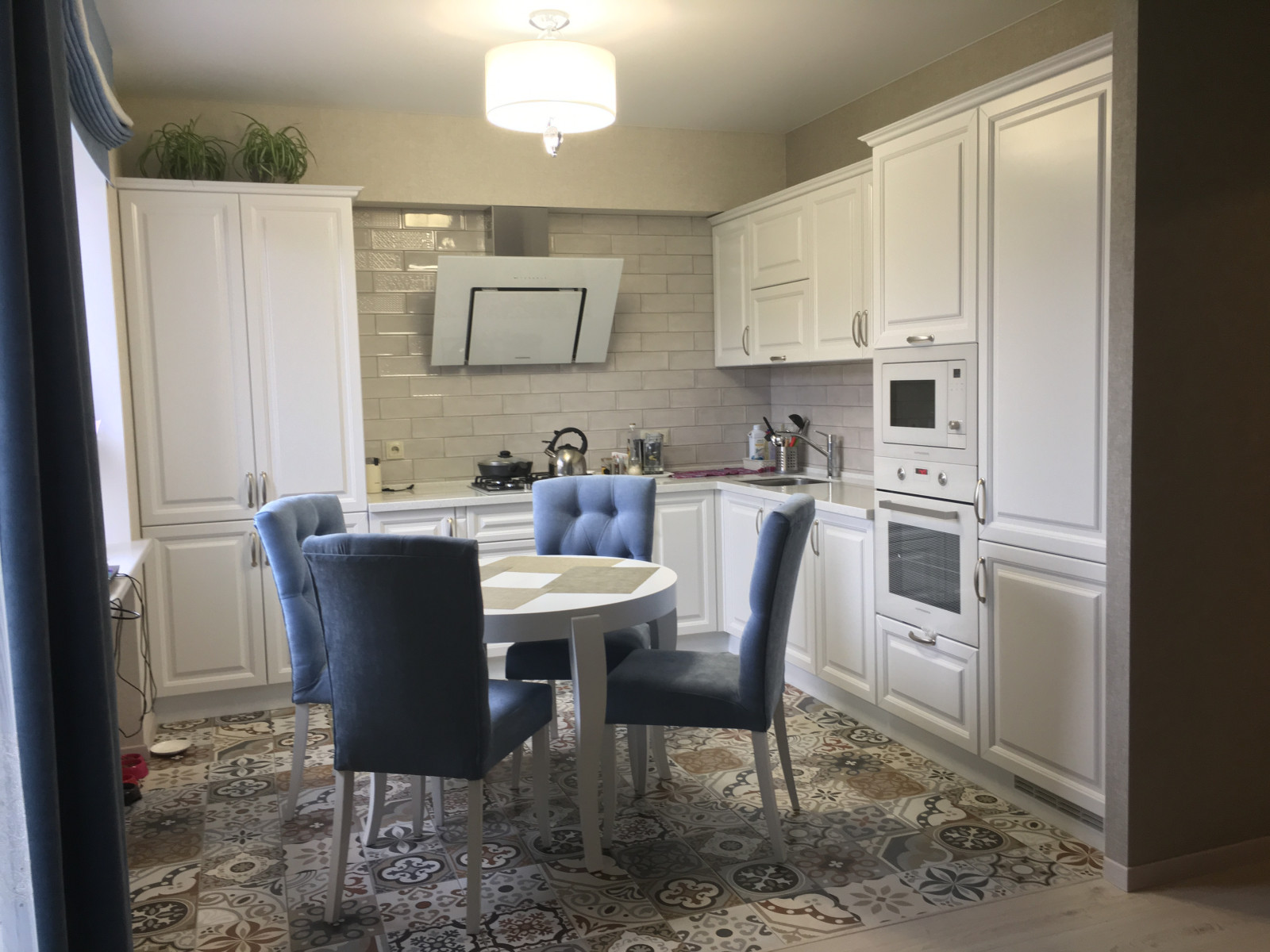 Обложка проекта: Белая кухня неоклассика