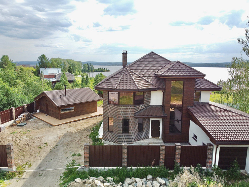 Коттедж с облицовкой кирпичом на Таватуе