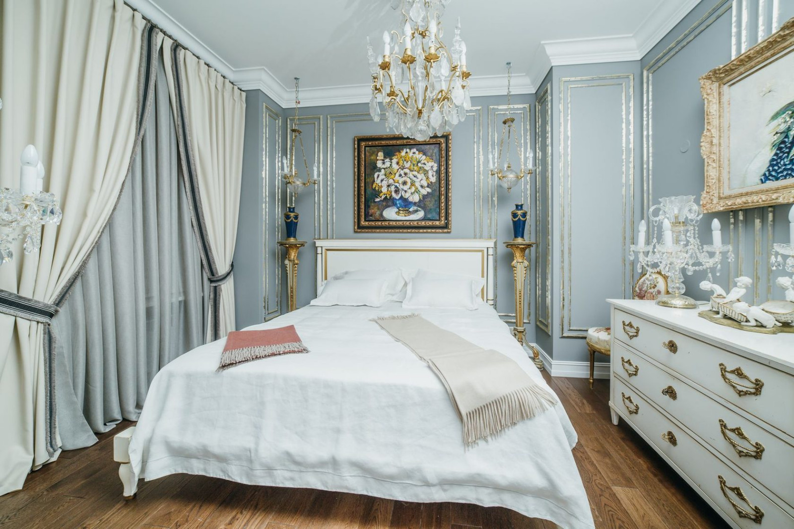 Салон предметов интерьера и антиквариата в Москве