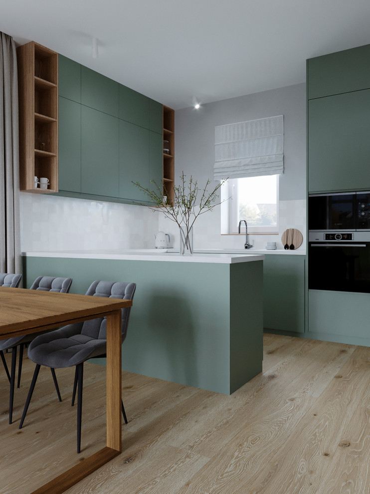 Современный интерьер дома с акцентами лестного цвета