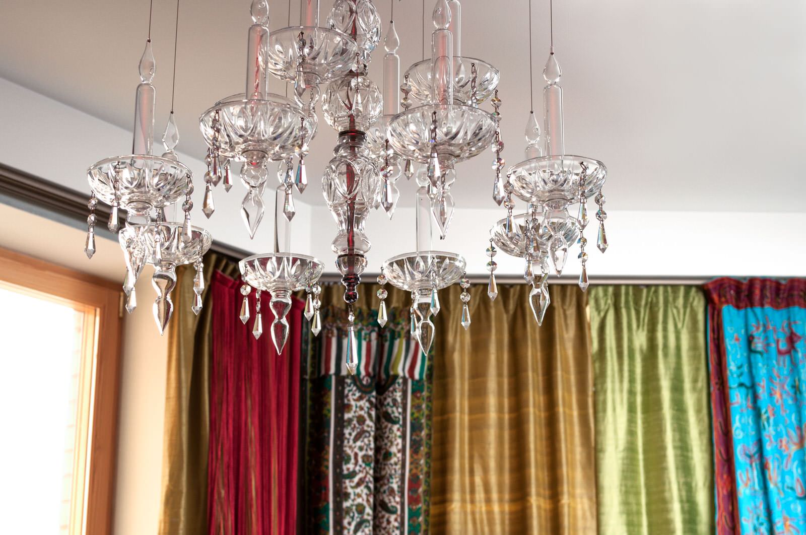 Весёлый интерьер даже зимней ночью