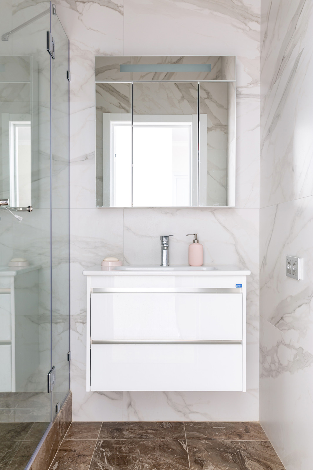 Квартира для родителей с натяжными потолками