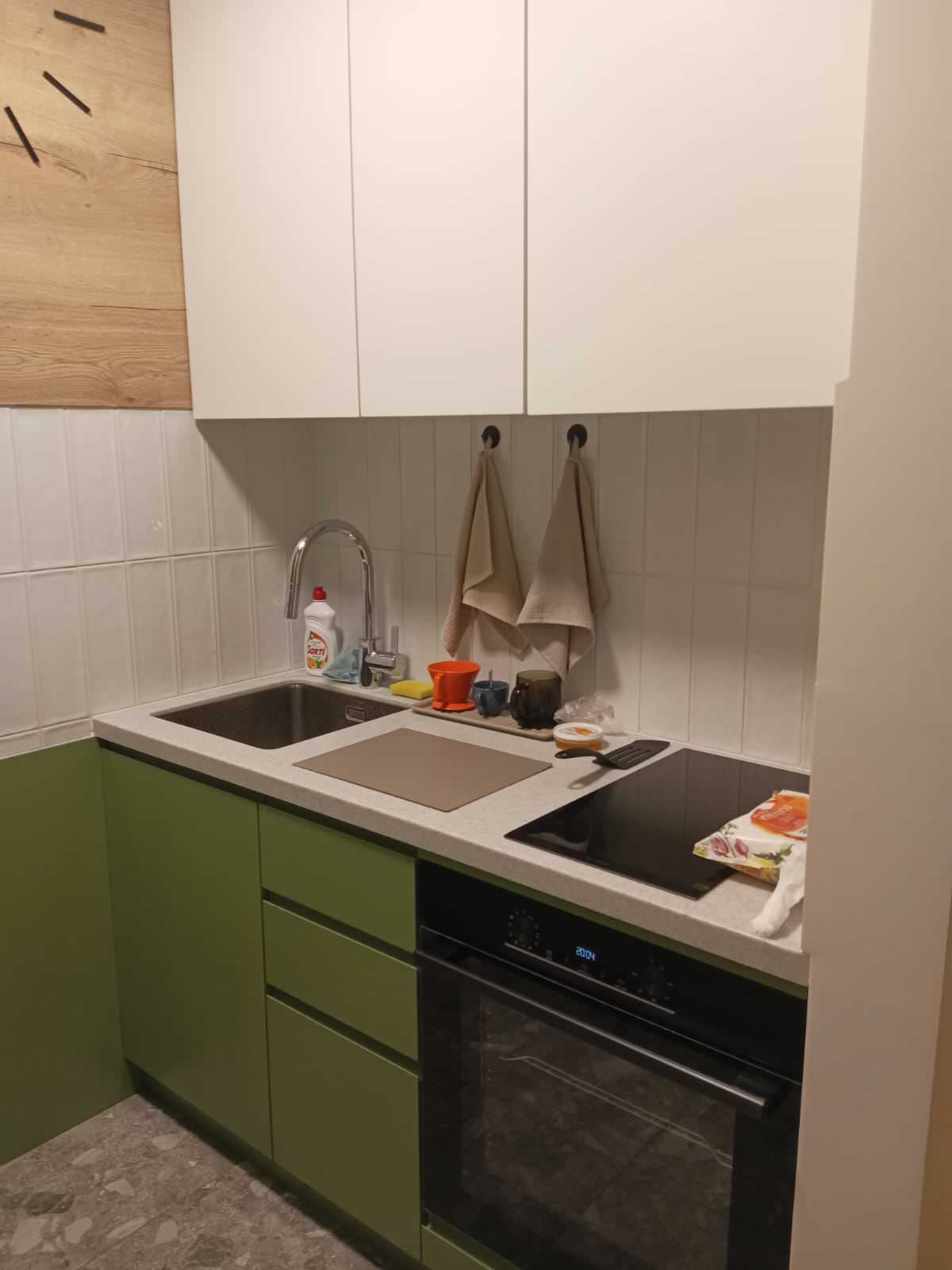 Обложка проекта: Кухня и шкаф синтегрированными ручками