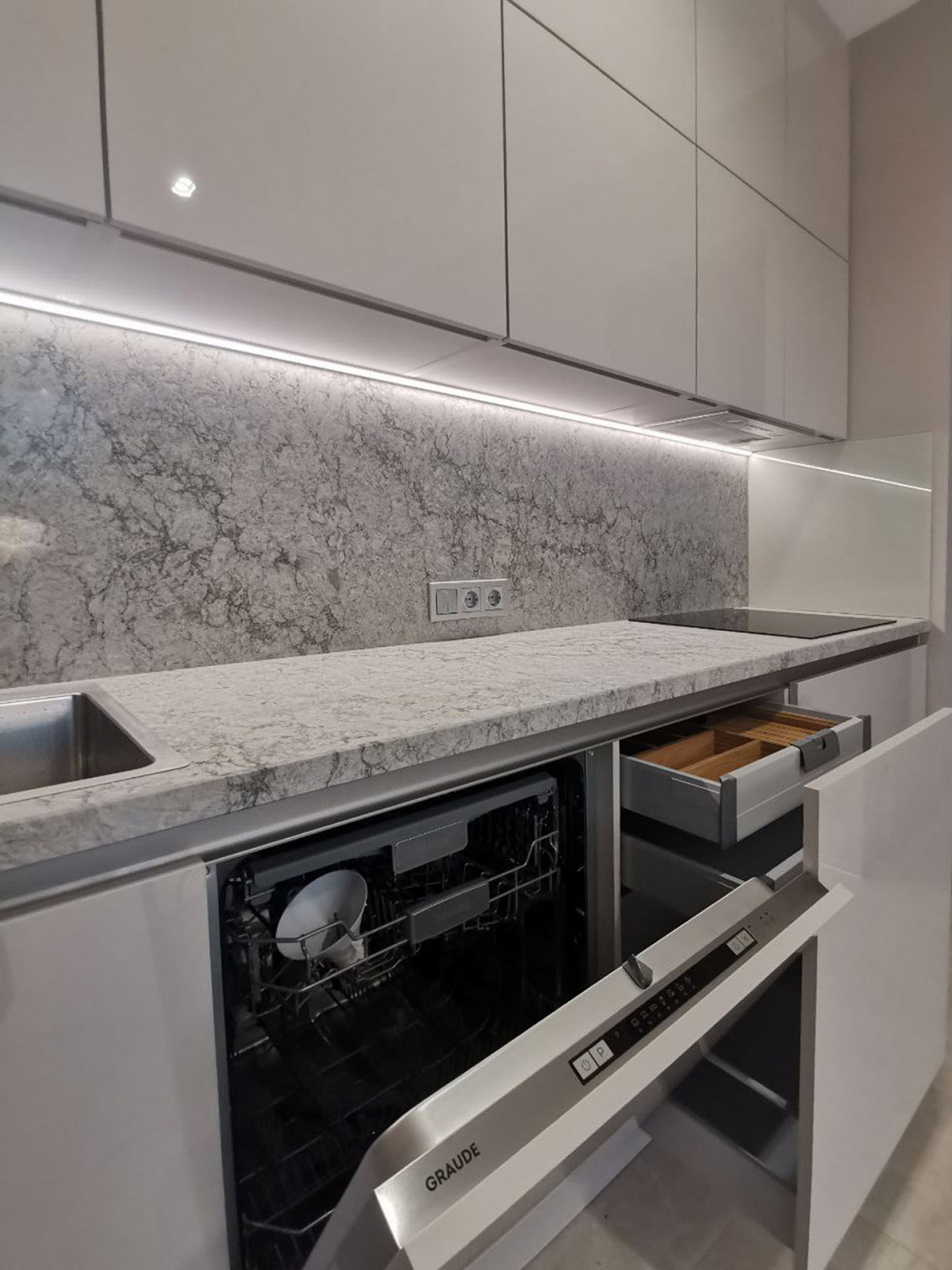 Кухня в современном стиле жк "Кутузовский Лайф"