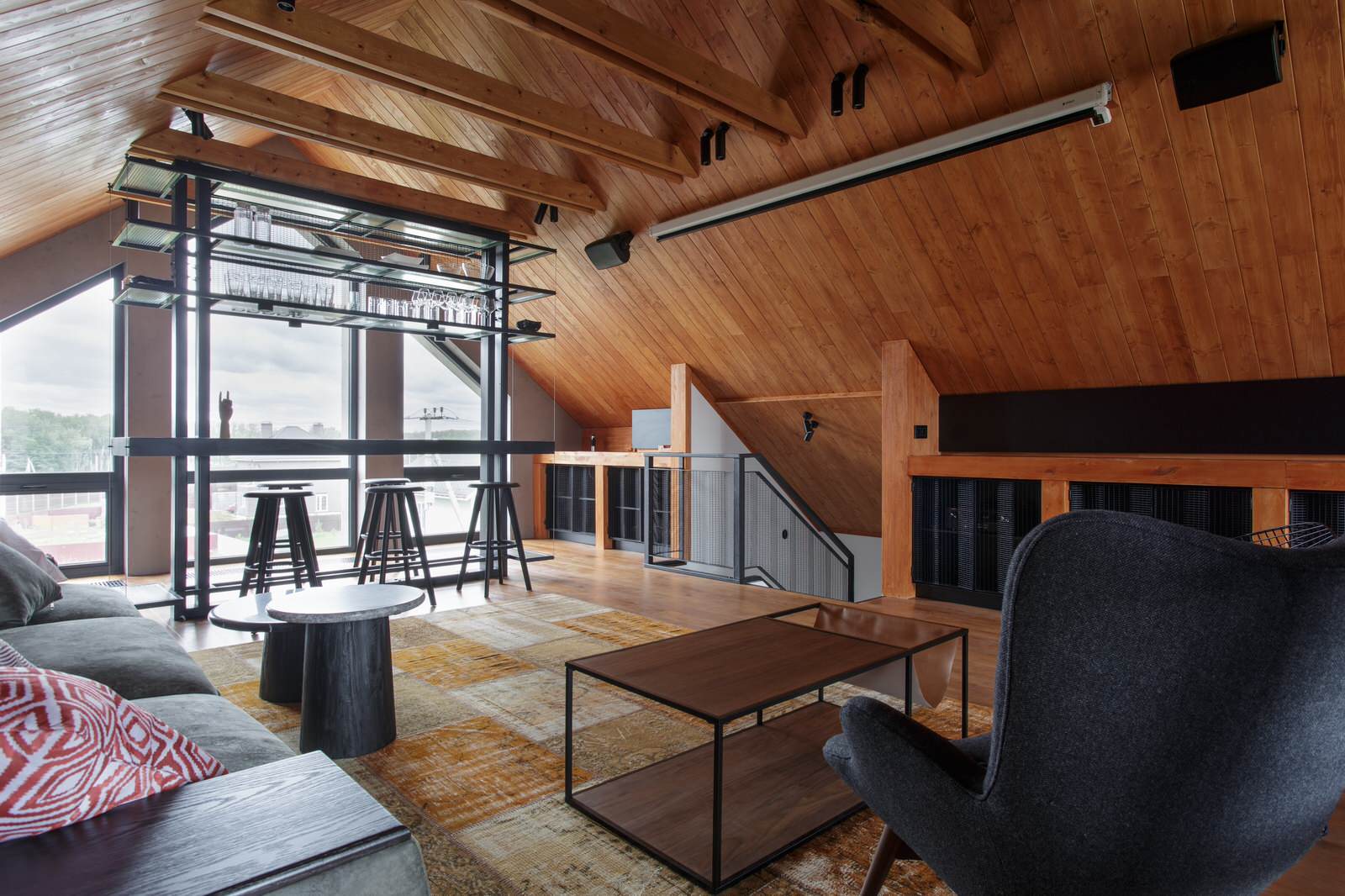 Мансарда с сетчатым баром для ТВ-программы "Дачный ответ"