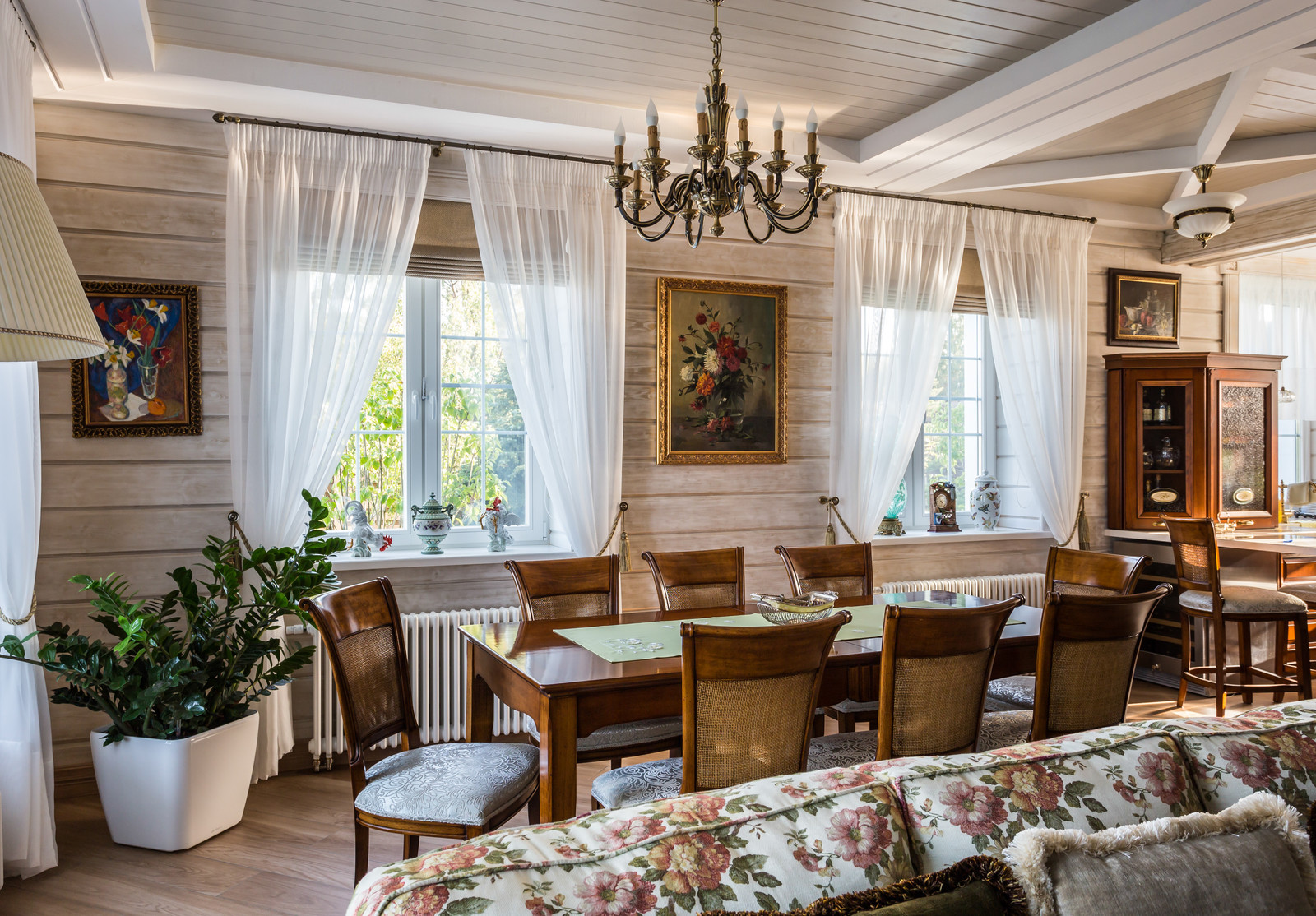 Интерьер загородного дома у моря