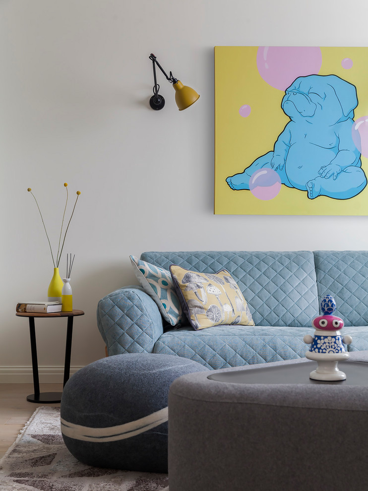 Бело-голубая квартира для юной заказчицы