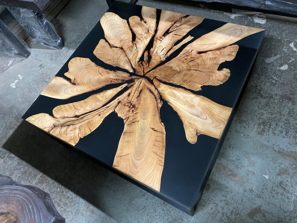 Журнальный стол из ореха