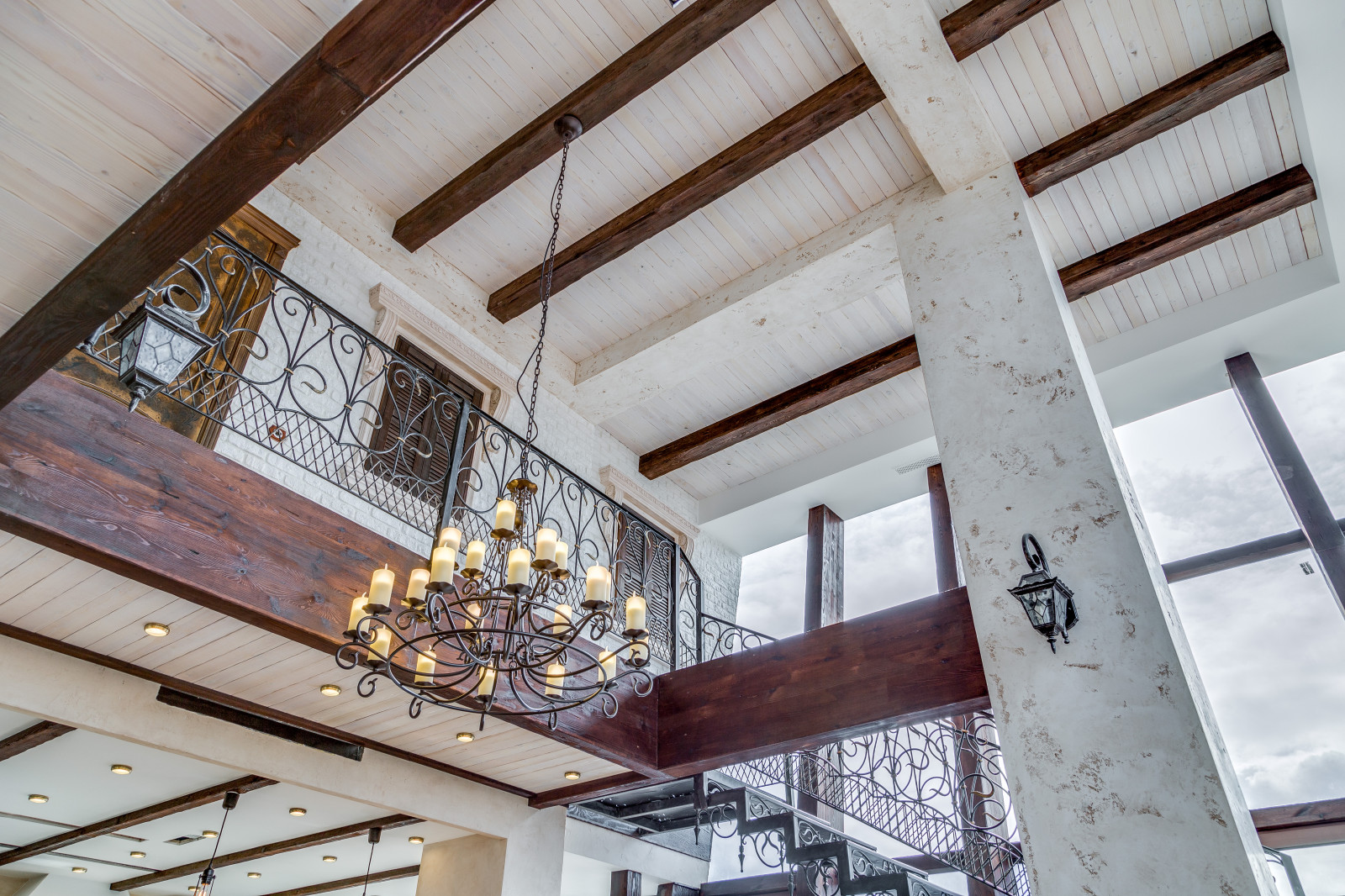 Пентхаус в Санкт-Петербурге. Мебель и отделка из массива.