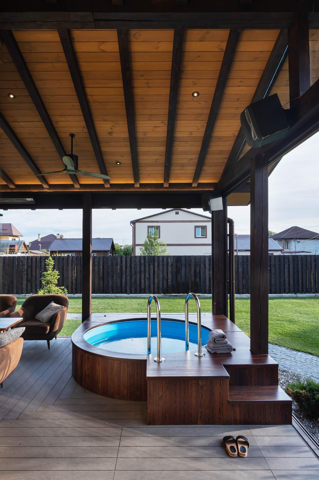 Остекленная терраса ЕЩЕ НЕМНОГО ЛЕТА