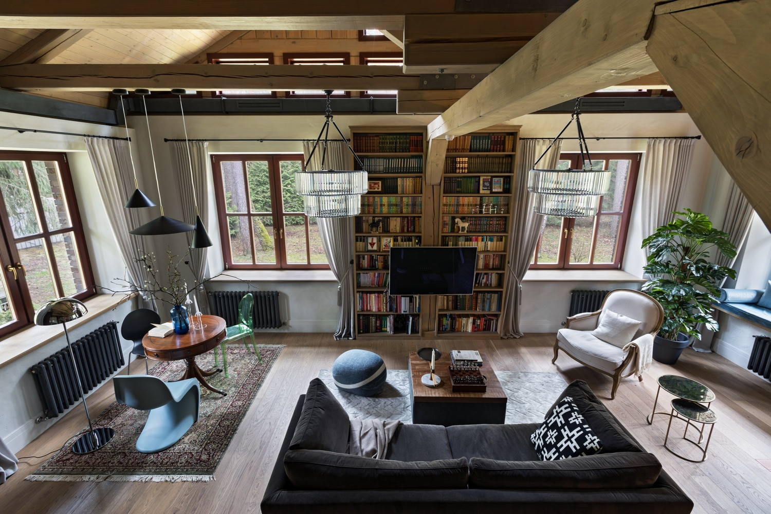 Дом в соснах