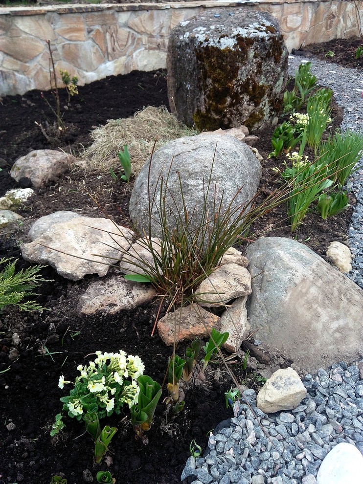 Реконструкция старых клумб, восстановление газонов