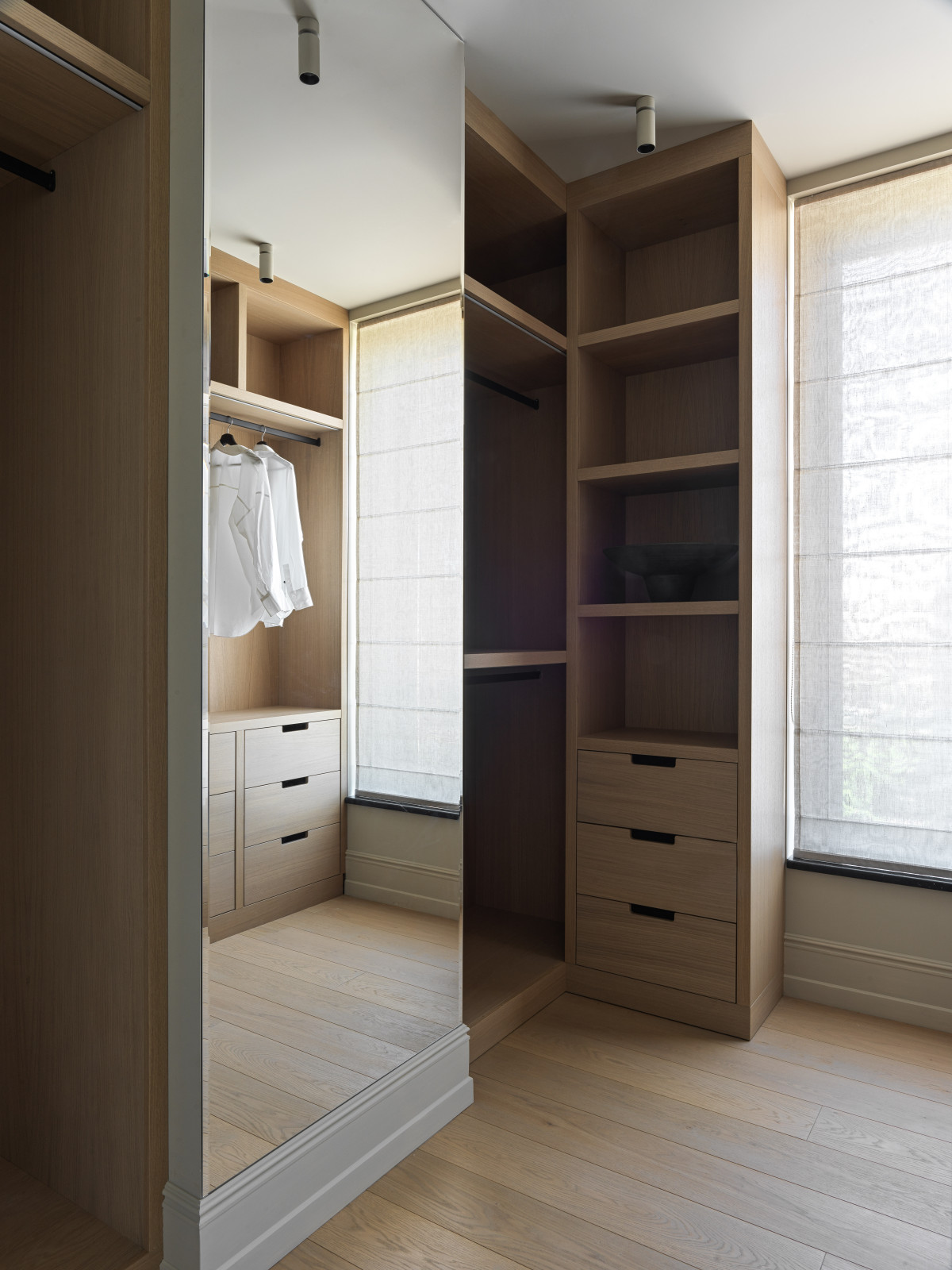 КВАРТИРА С ВИДОМ НА ЖИВОПИСНЫЙ МОСТ_VANDER PARK