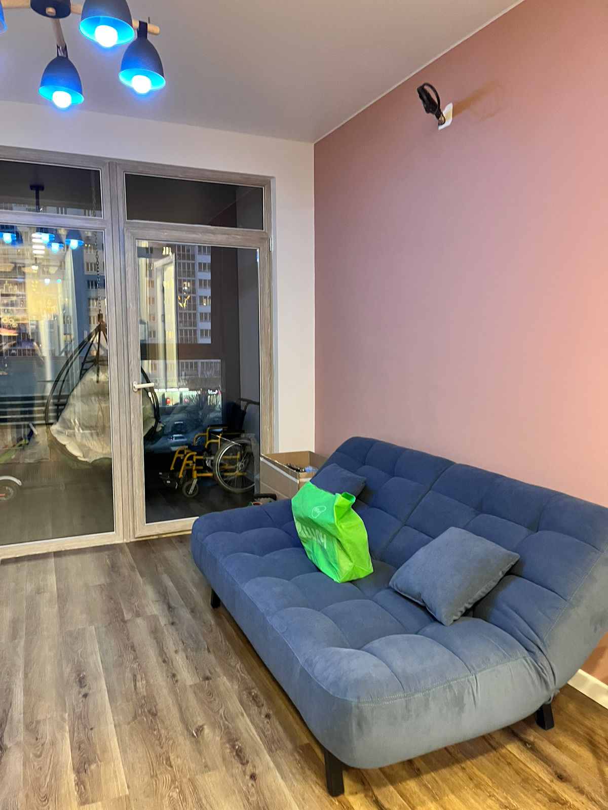 Яркая квартира для девушки ЖК Нагорный