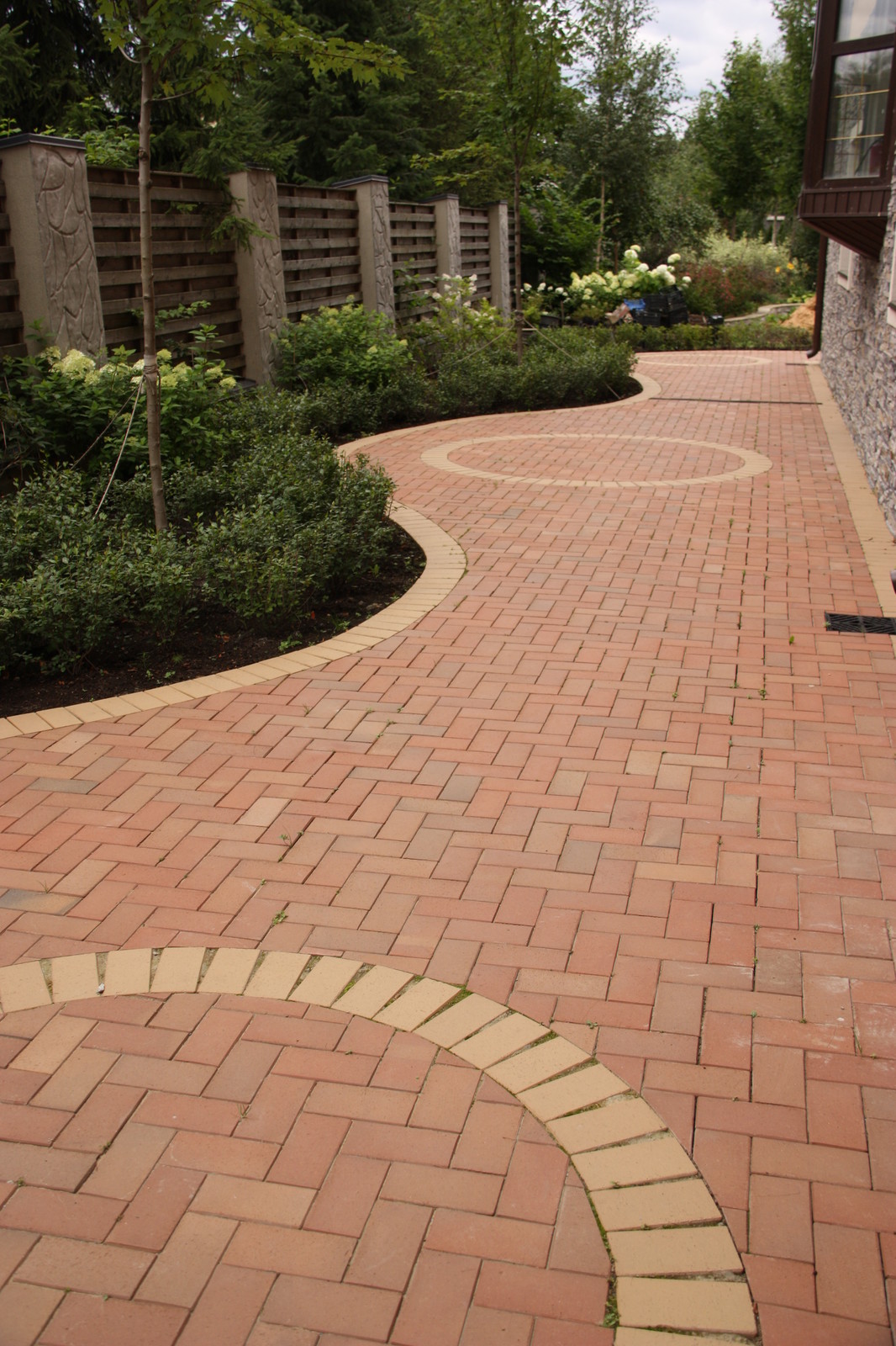 Просто фото: 26 идей для мощения и дорожек