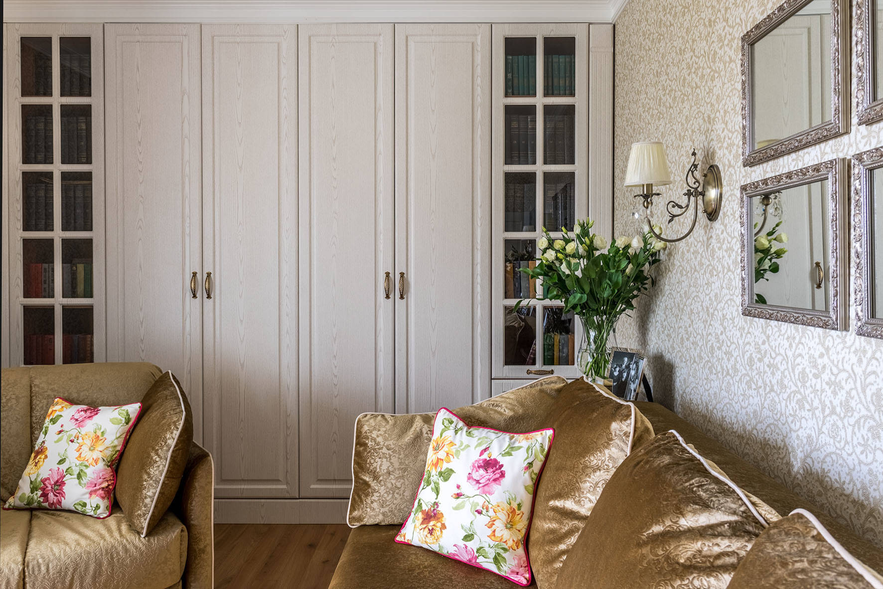 Houzz тур: Маленькая квартира с большим количеством шкафов