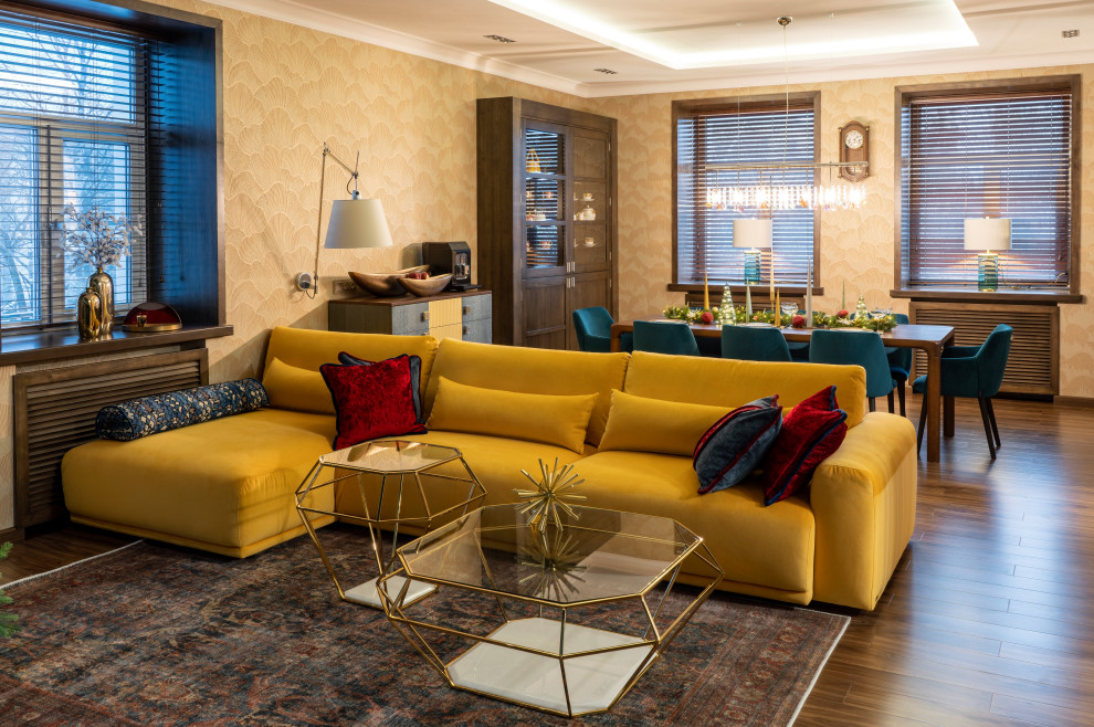 Все началось с желтого дивана...