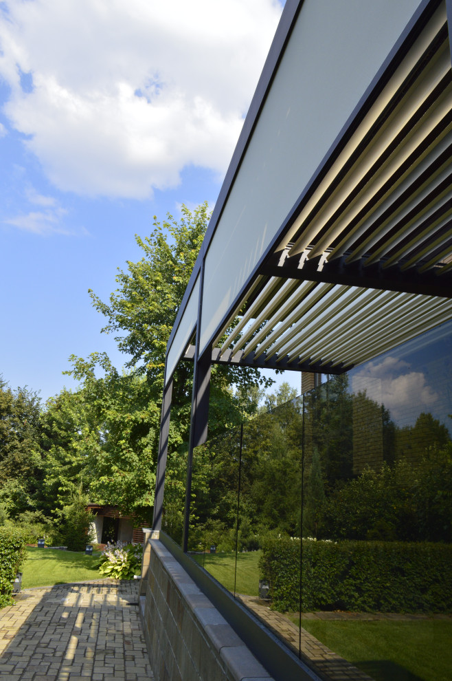 Сдвоенная биоклиматическая пергольная конструкция Renson Camargue