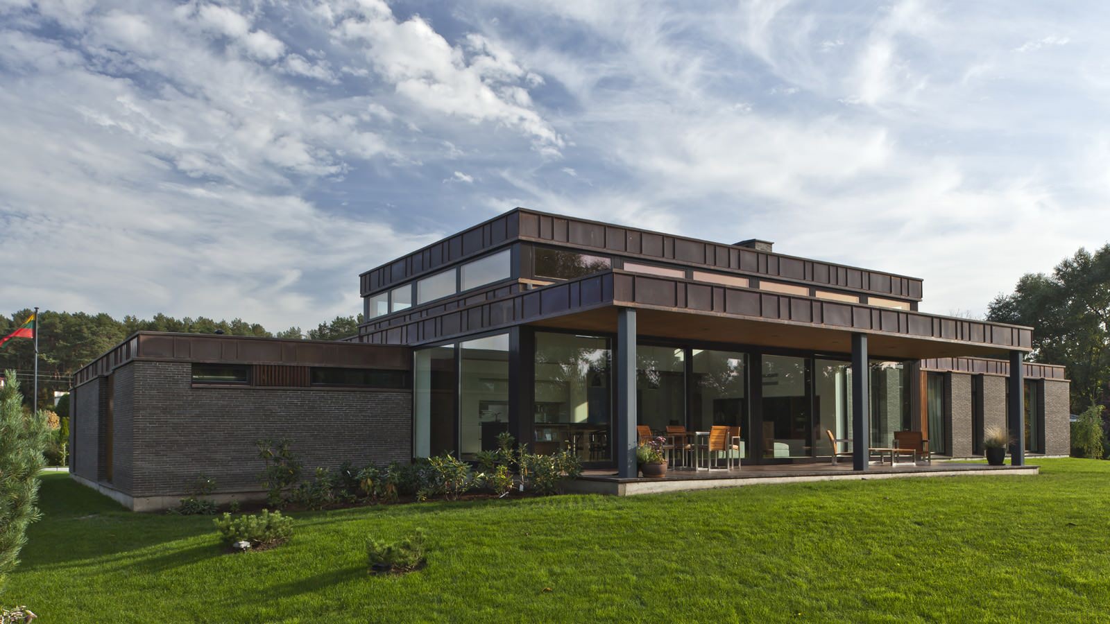 Дом с панорамным остеклением