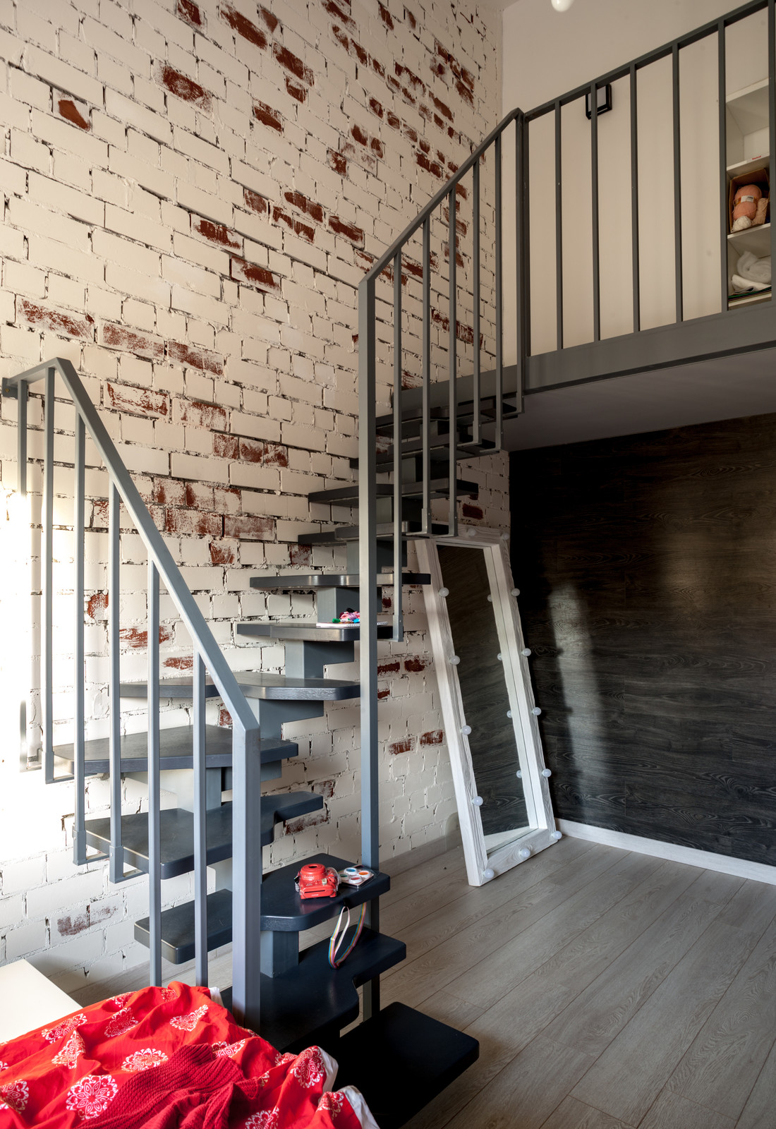 Дом с четырьмя лестницами