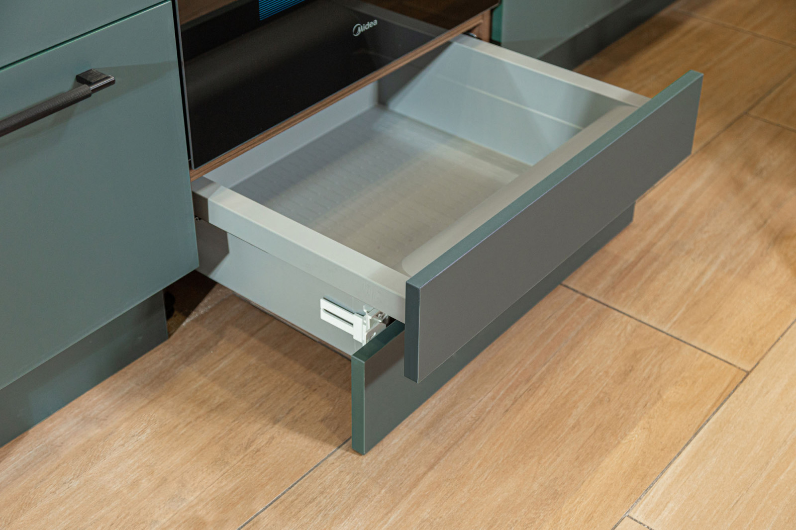 Современная кухня в стиле эко и лофт