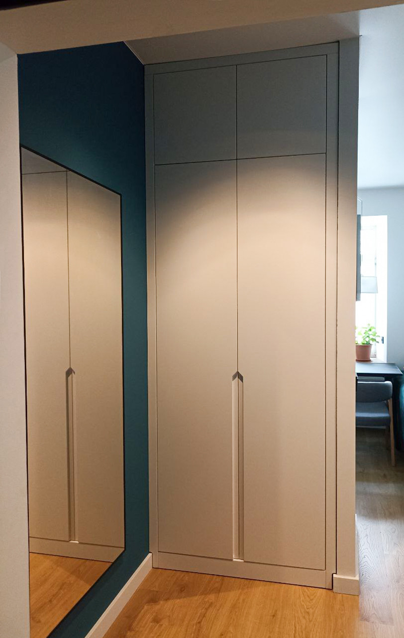 Встроенные распашные шкафы