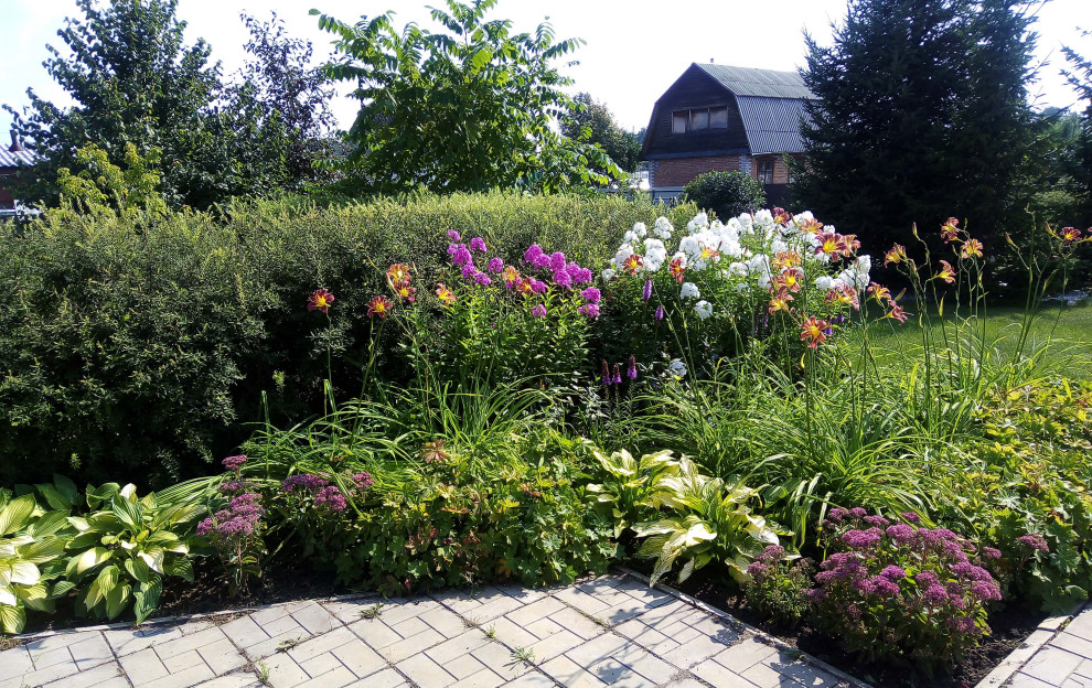 Цветник из многолетников