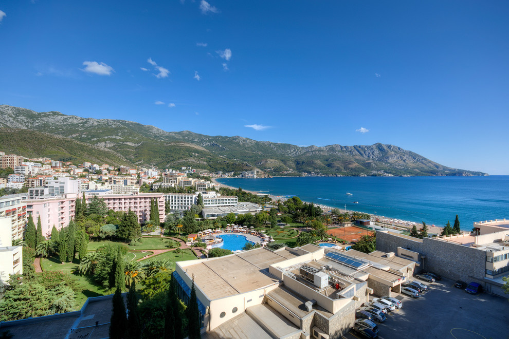 СОВРЕМЕННАЯ КЛАССИКА В БУДВЕ