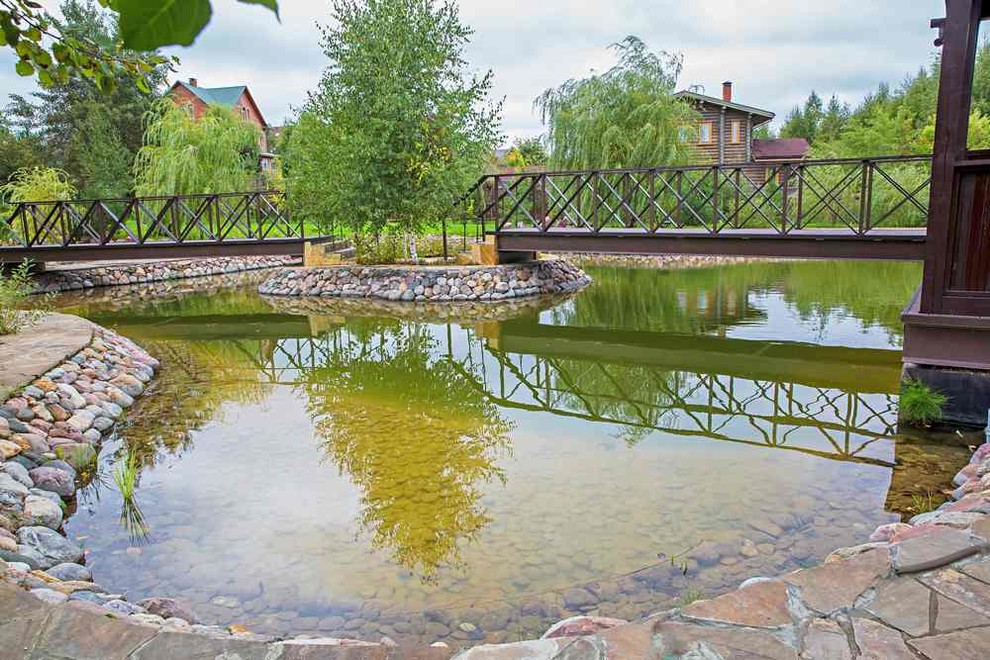 Садовые дорожки и беседка