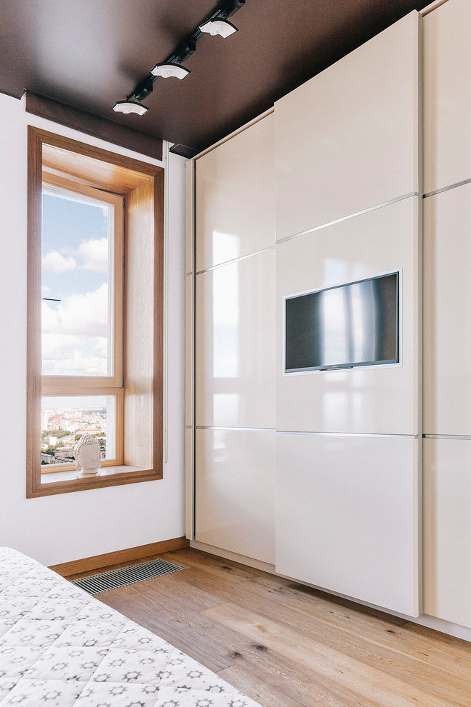 В гостях: Квартира на 37-м этаже с арт-объектами из металла