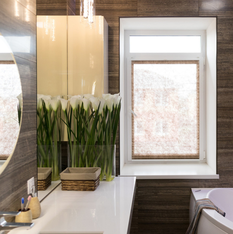 Яркий дом в пригороде